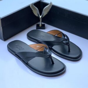Gucci Black Leather Flip-Flop Sandals – Luxury Men’s Designer Footwear
