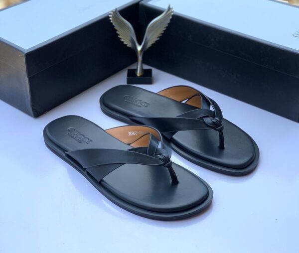 Gucci Black Leather Flip-Flop Sandals – Luxury Men’s Designer Footwear