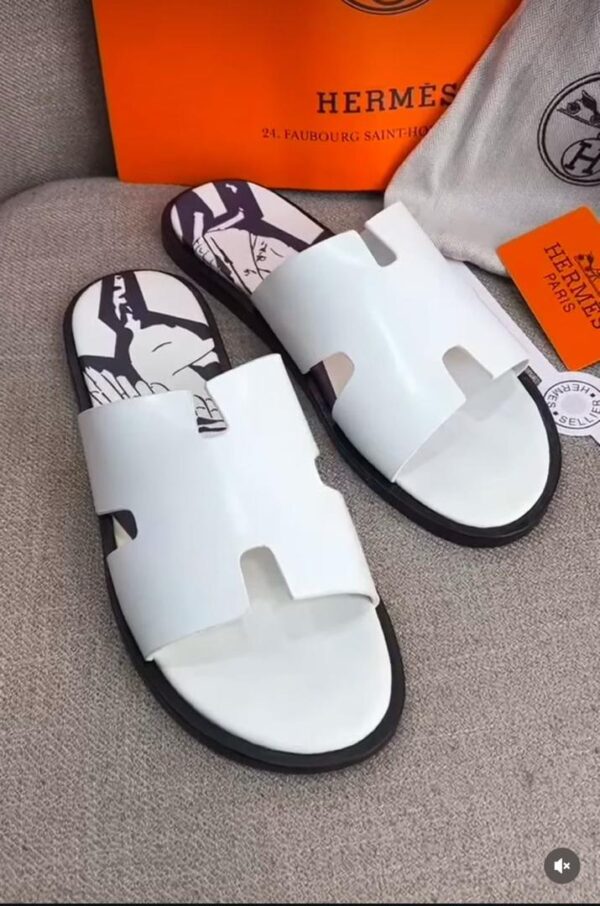 Hermès Izmir White Leather Sandals with Iconic “H” Cut-Out – Luxury Men’s Footwear